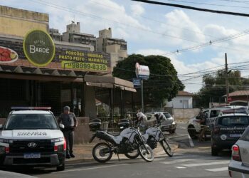 Duas pessoas são baleadas em tentativa de roubo a bar de Campinas
